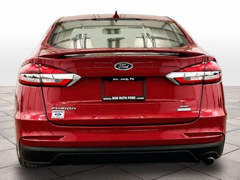 Used 2020 Ford Fusion SE w/ Equipment Group 151A FWD image 4