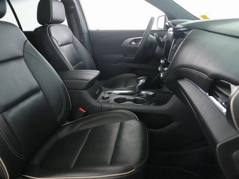 Used 2023 Chevrolet Traverse Premier image 35