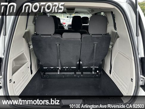 Used 2018 Dodge Grand Caravan SE FWD image 10