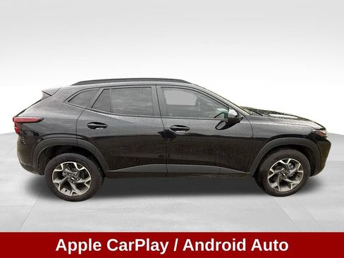 Used 2024 Chevrolet Trax LT FWD image 7