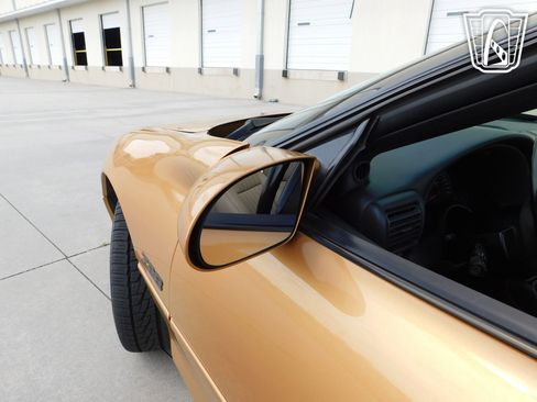 Used 1998 Chevrolet Camaro Z28 image 36