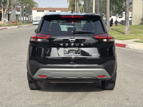 Used 2023 Nissan Rogue SV image 5