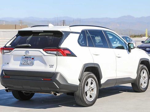 Certified 2020 Toyota RAV4 XLE AWD/4WD image 5