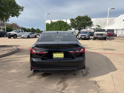 Used 2025 Toyota Camry SE w/ Convenience Package image 6