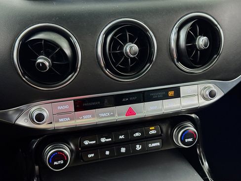 Used 2019 Kia Stinger GT2 image 19