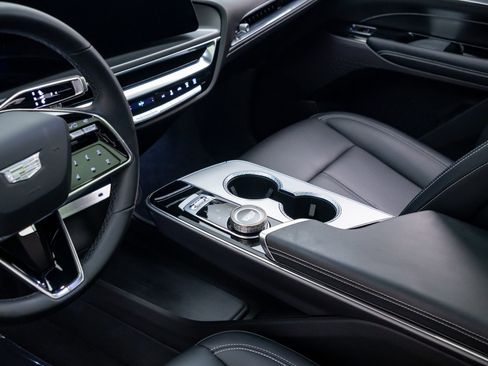 Certified 2024 Cadillac Lyriq Tech RWD image 13