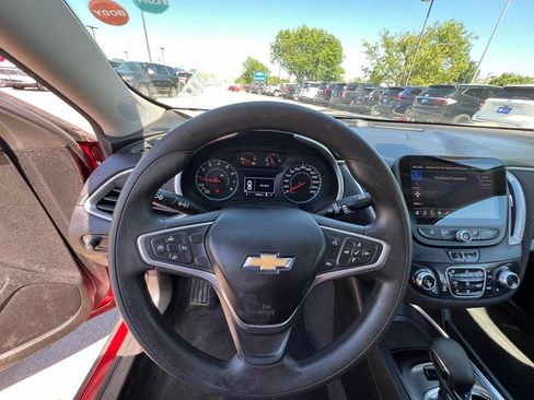 Used 2022 Chevrolet Malibu LT FWD image 36