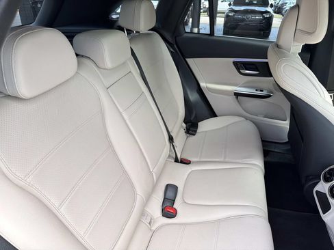 Used 2023 Mercedes-Benz GLC 300 image 9