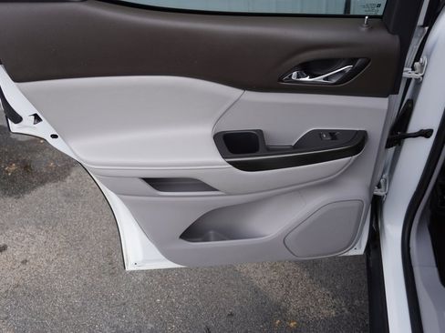 Used 2017 GMC Acadia SLT image 24