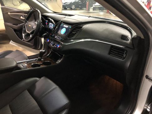 Used 2015 Chevrolet Impala LT w/ Convenience Package image 19