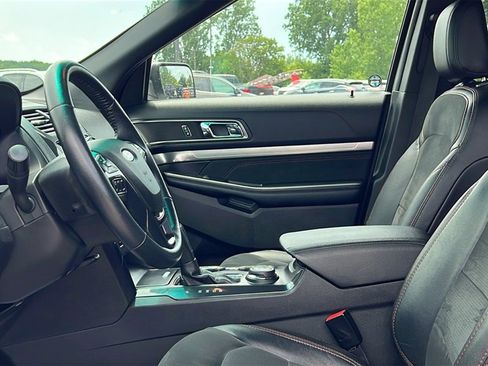 Used 2019 Ford Explorer XLT w/ XLT Sport Appearance Package image 8