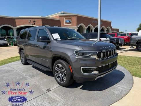 Used 2024 Jeep Wagoneer L Series II w/ Flexible Seating Group RWD image 1