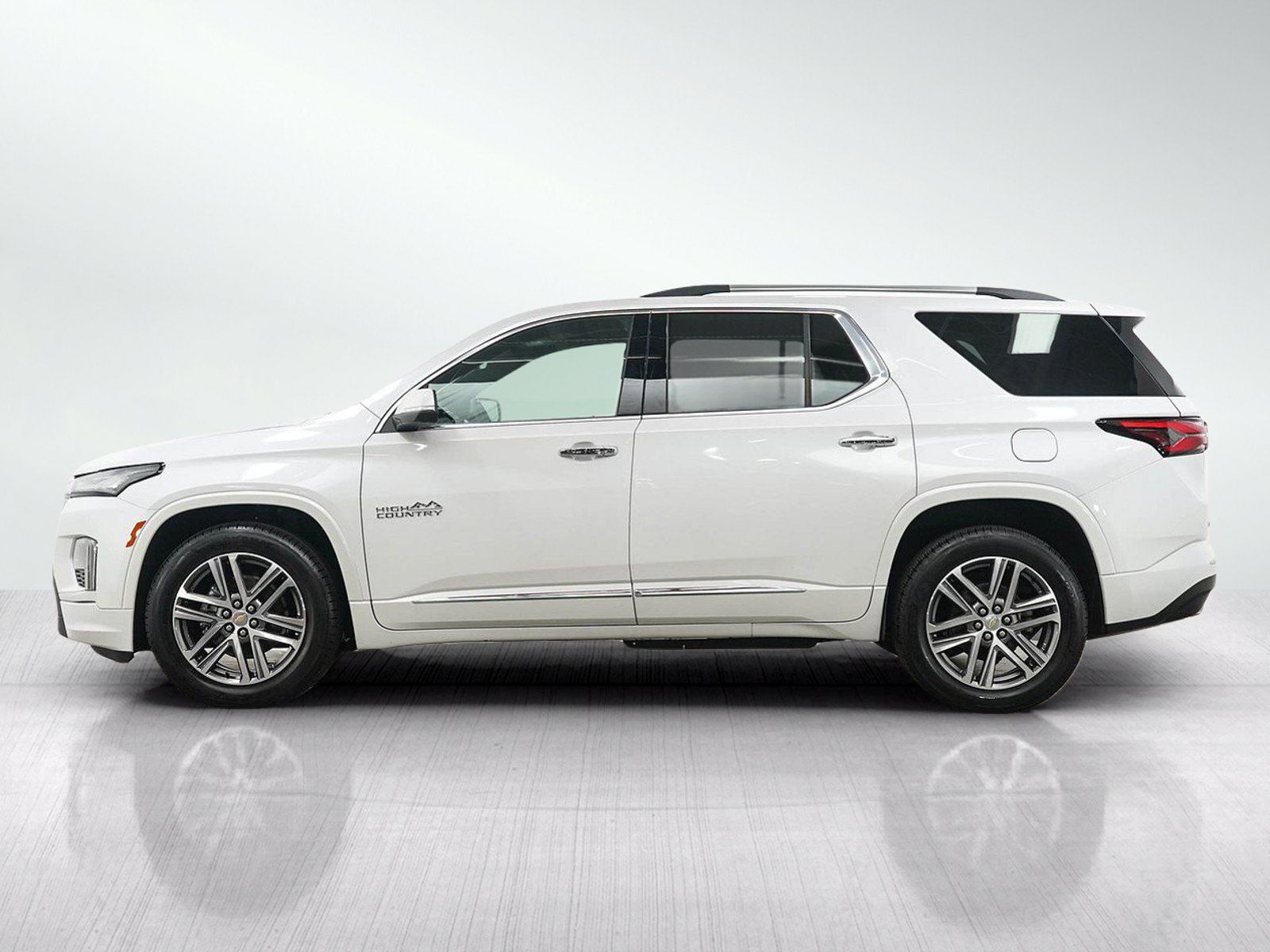 Used 2023 Chevrolet Traverse High Country w/ LPO, Floor Liner Package AWD/4WD image 2