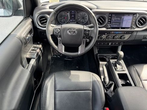 Used 2022 Toyota Tacoma TRD Sport w/ TRD Premium Sport Package AWD/4WD image 18
