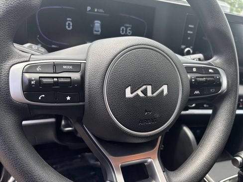 Used 2025 Kia Sportage LX FWD image 27