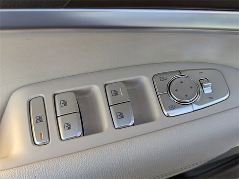 Used 2023 Genesis G70 2.0T image 24