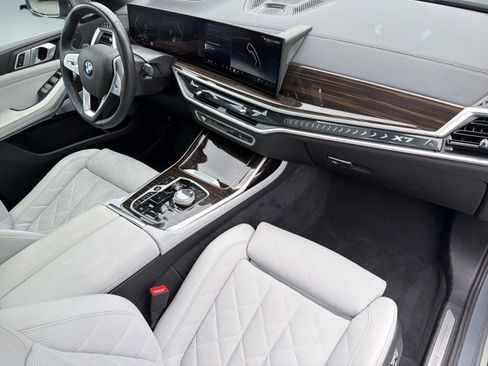 Used 2025 BMW X7 xDrive40i w/ Premium Package AWD/4WD image 32
