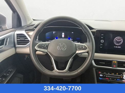Certified 2025 Volkswagen Taos SE w/ Panoramic Sunroof Package image 14