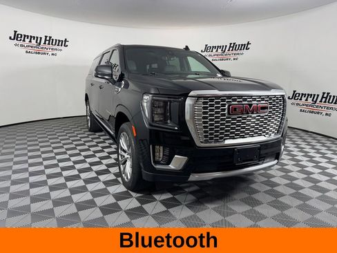 Used 2022 GMC Yukon XL Denali w/ Denali Premium Package image 7