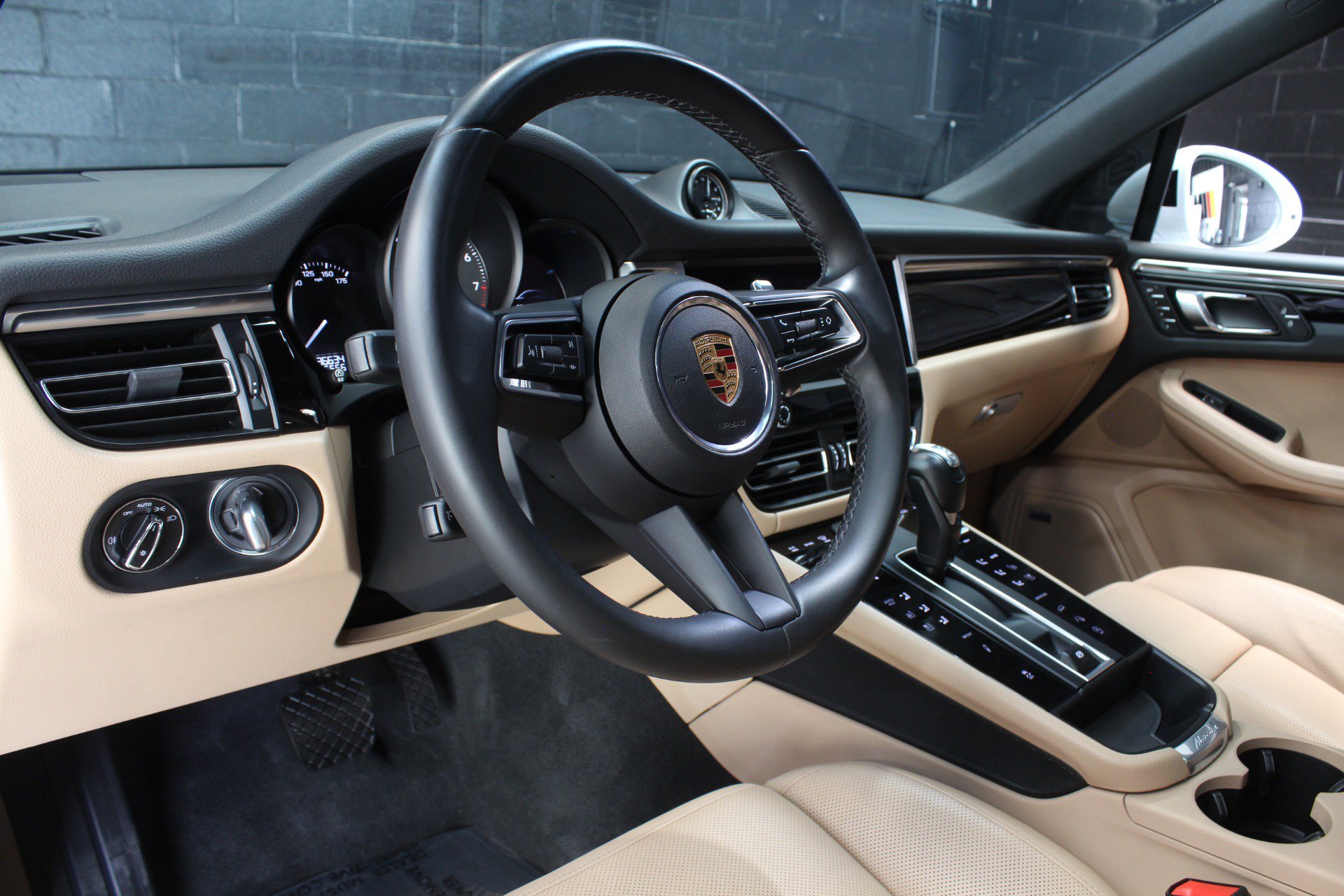 Used 2022 Porsche Macan S AWD/4WD image 36