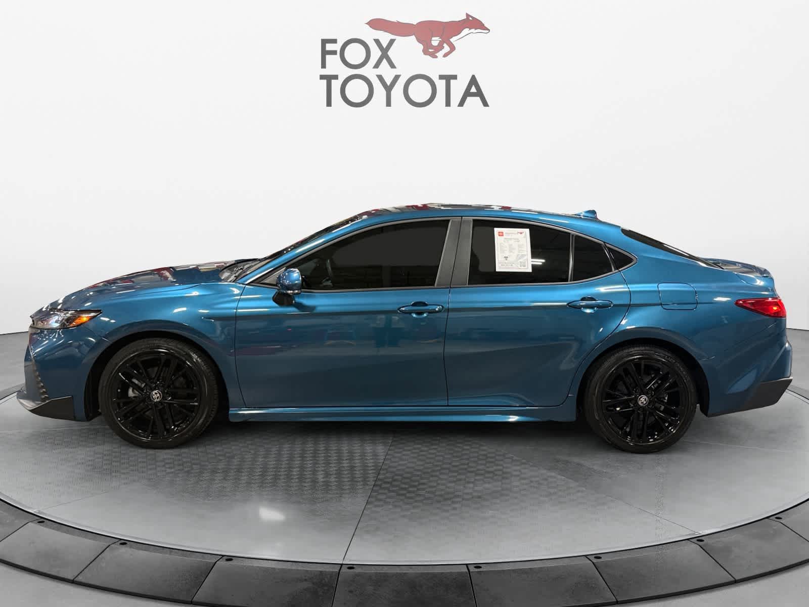 Used 2025 Toyota Camry SE FWD image 3