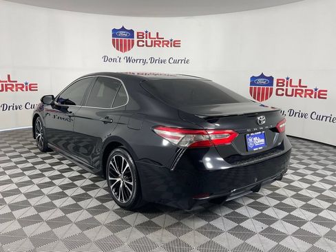 Used 2018 Toyota Camry SE w/ Moonroof Package FWD image 5