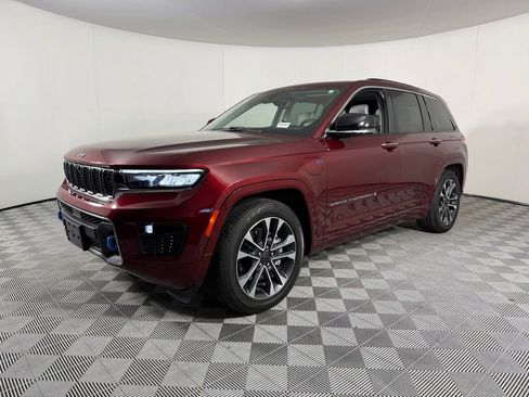 Used 2022 Jeep Grand Cherokee Overland w/ Advanced Protech Group III AWD/4WD image 3