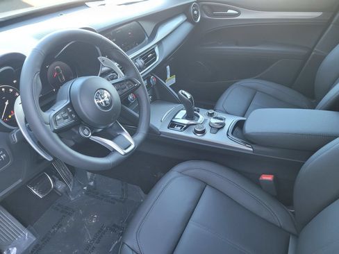 Used 2025 Alfa Romeo Stelvio Sprint AWD/4WD image 11