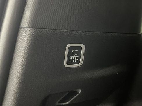 Used 2024 Jeep Wagoneer L Series III w/ Premium Group I image 16