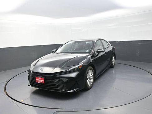 Used 2025 Toyota Camry LE image 36