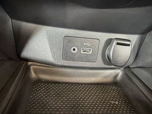 Used 2019 Nissan Rogue SV w/ Premium Package FWD image 29