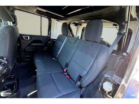 Used 2020 Jeep Wrangler Unlimited Sahara image 21