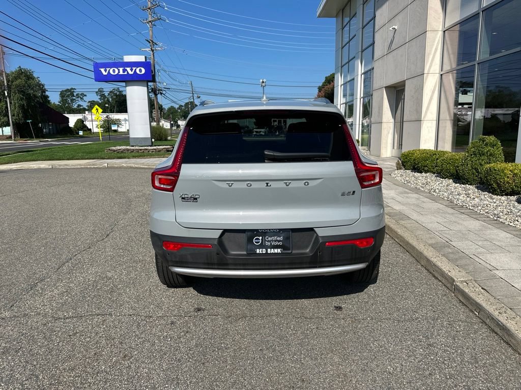 Certified 2025 Volvo XC40 B5 Plus AWD/4WD image 4