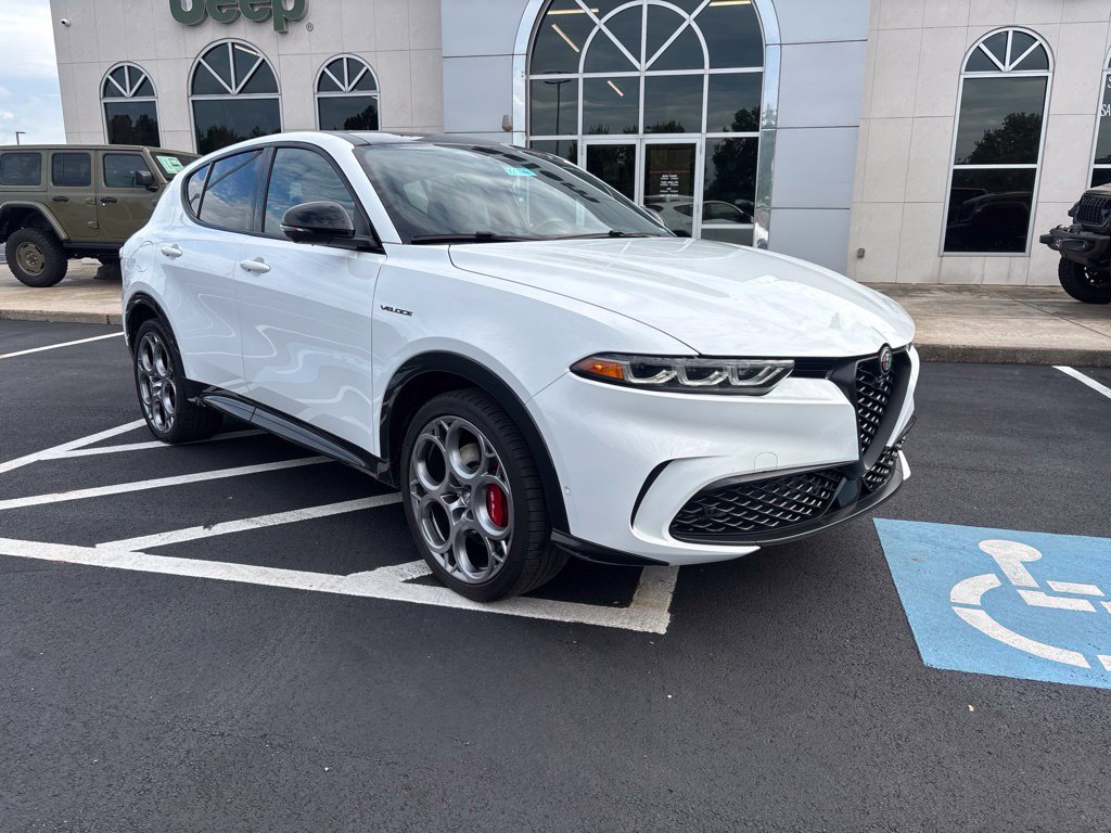 Used 2024 Alfa Romeo Tonale Veloce w/ Active Assist Package AWD/4WD image 3
