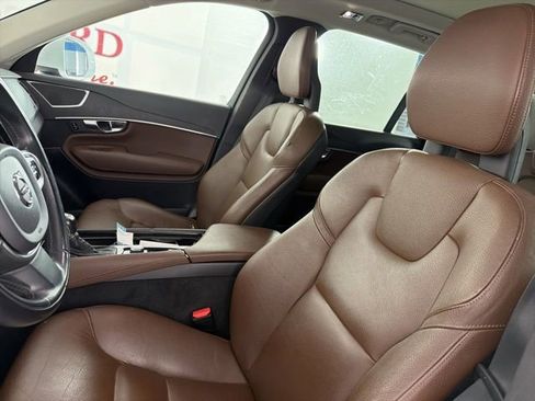Used 2020 Volvo XC90 T6 Momentum w/ Protection Package Premier AWD/4WD image 11
