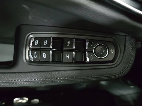 Certified 2026 Porsche Macan AWD/4WD image 21