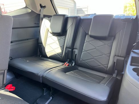 Used 2025 Volkswagen Atlas SE image 25