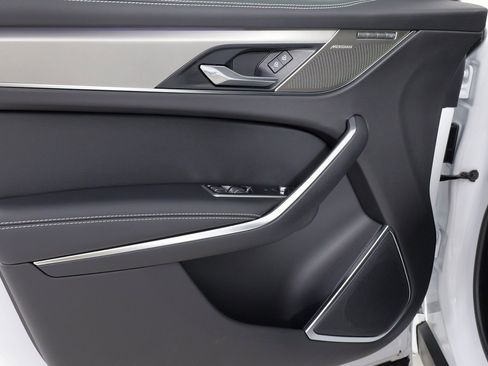 Used 2025 Jaguar F-PACE R-Dynamic S image 31