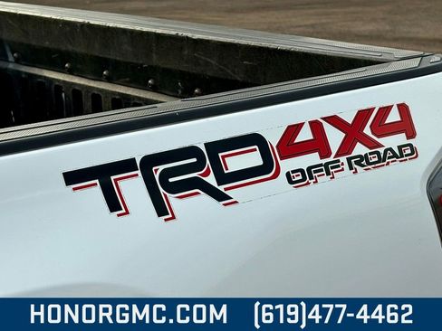 Used 2020 Toyota Tacoma TRD Off-Road image 11