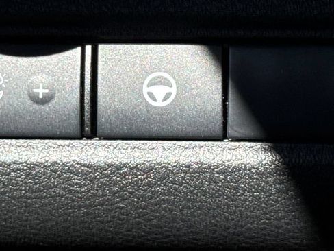 Used 2024 Nissan Pathfinder SV AWD/4WD image 29