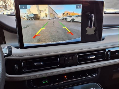 Certified 2022 Lincoln Nautilus AWD w/ Premium Package image 25