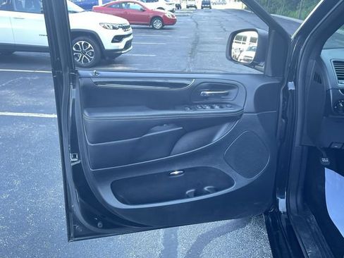 Used 2016 Dodge Grand Caravan SE FWD image 20