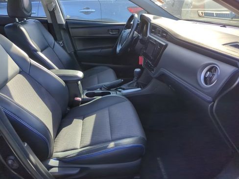 Used 2017 Toyota Corolla SE image 25