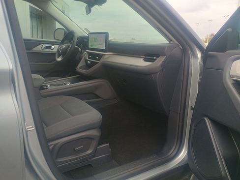 Certified 2025 Ford Explorer Active image 17