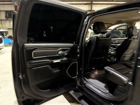Used 2020 RAM 1500 Laramie AWD/4WD image 16