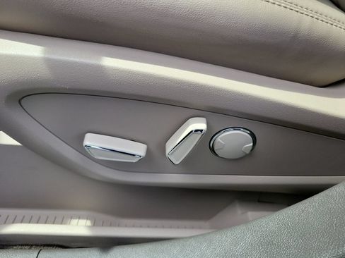 Used 2022 Lincoln Nautilus Reserve FWD image 17