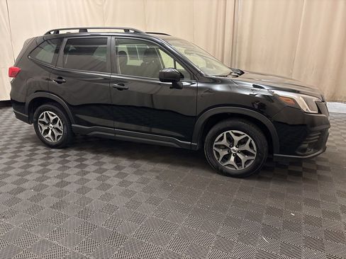 Used 2023 Subaru Forester Premium image 4