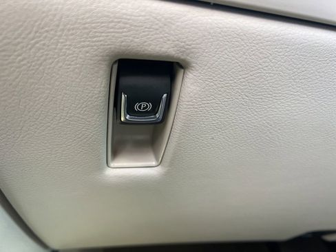 Used 2019 Cadillac Escalade ESV Premium Luxury image 65