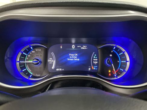 Used 2023 Chrysler Pacifica Touring-L image 28