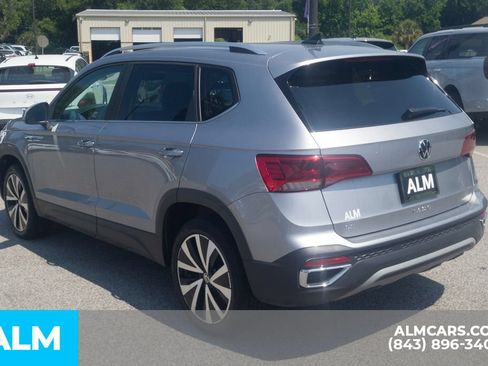 Used 2024 Volkswagen Taos SE FWD image 8